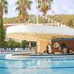 فندق Aqua Fantasy Aquapark & كوشاداسيه