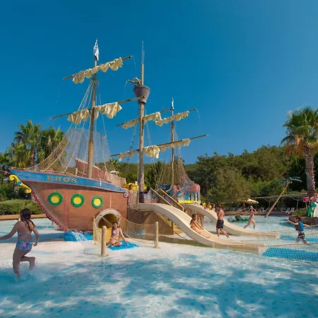 Ξενοδοχείο Aqua Fantasy Aquapark & 5*