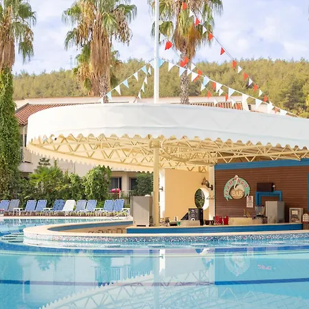 מלון Aqua Fantasy Aquapark & קוסדסי