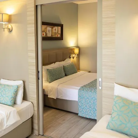 Aqua Fantasy Aquapark & מלון