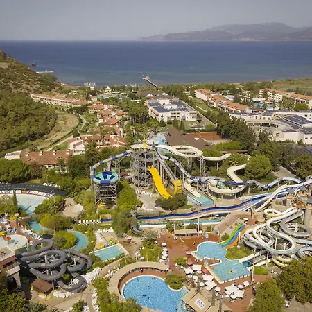 מלון Aqua Fantasy Aquapark & קוסדסי