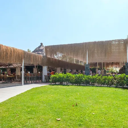 Aqua Fantasy Aquapark & מלון