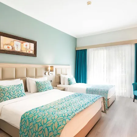 מלון Aqua Fantasy Aquapark & קוסדסי