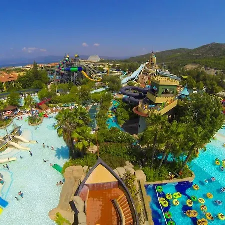Aqua Fantasy Aquapark & מלון
